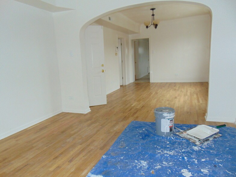 Building Photo - 1501 E 74th Pl