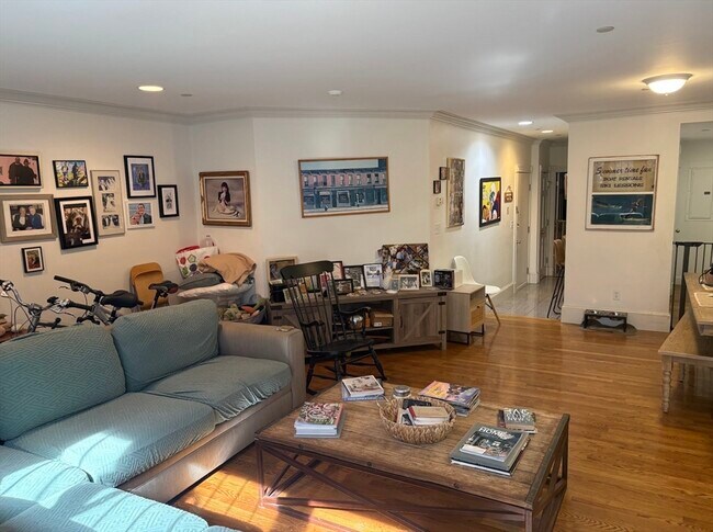 Building Photo - 331 Beacon St