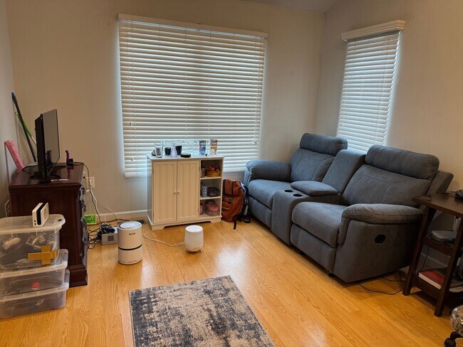 Building Photo - 516 Borden Rd