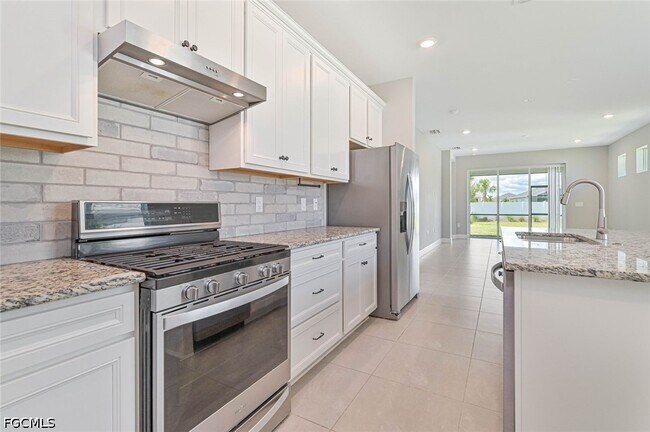 Building Photo - 42218 Edgewater Dr