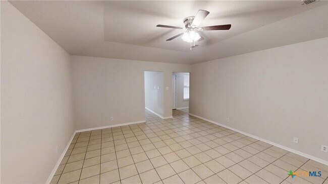 Building Photo - 2402 Lazy Ridge Dr