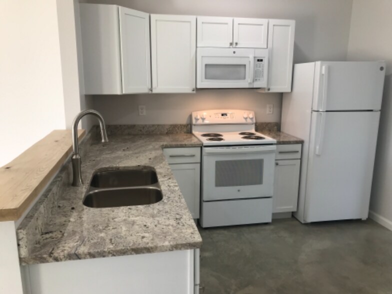 Building Photo - 3621 Tanner Ln
