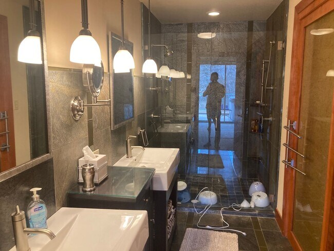 Building Photo - 1201 Main Ave