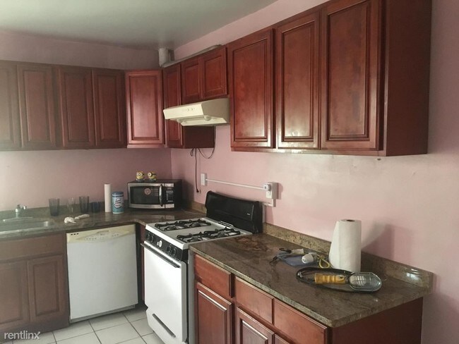 Building Photo - 3 br, 1.5 bath Townhome - 3033 Chatham St