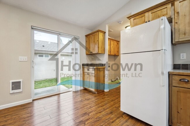 Building Photo - 1 Bedroom 1 Bath Cottage with Off Street P...