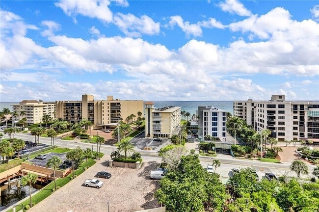 Building Photo - 1160 Hillsboro Mile Unit 904