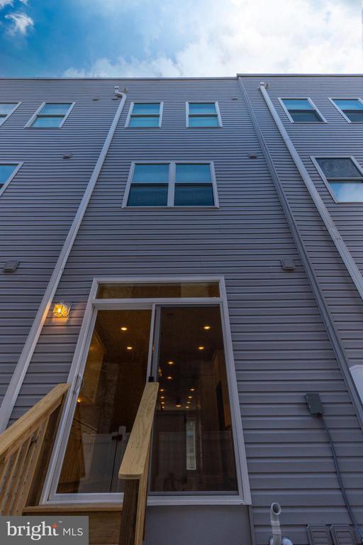 Building Photo - 137 W Huntingdon St