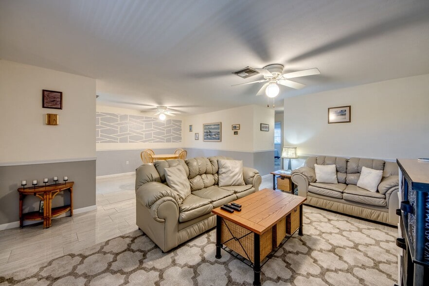 Building Photo - 909 SE 46th Ln