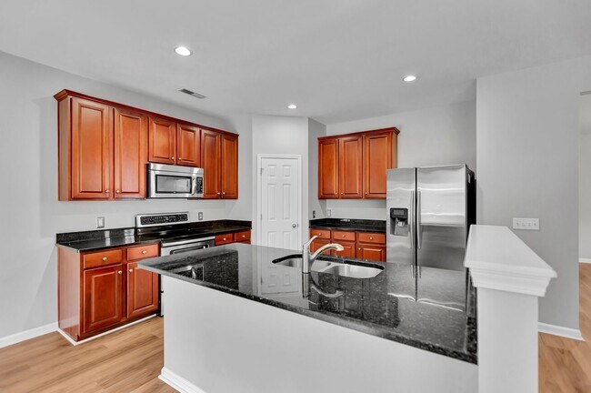 Building Photo - Spacious 3 Bedroom home in Mckwen!