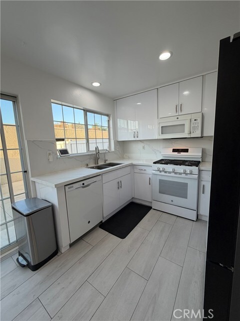 Building Photo - 19142 Haynes St