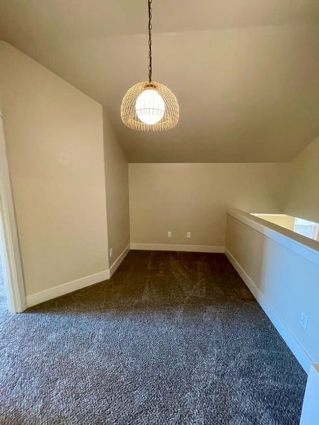 Building Photo - Great home in NE Bend!  New listing!