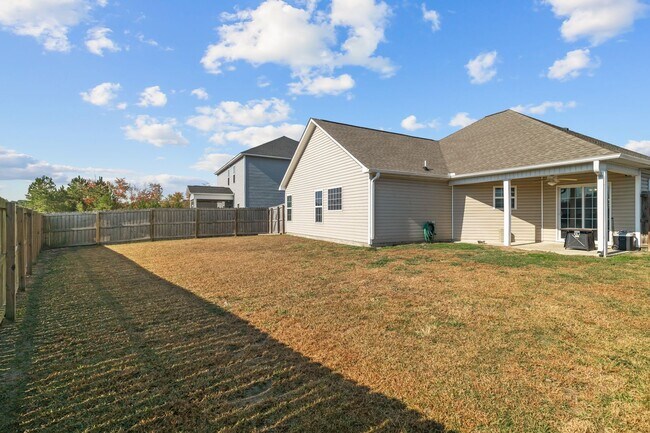 Building Photo - 3 Bedroom 2 Bathroom Home in Onslow Bay!