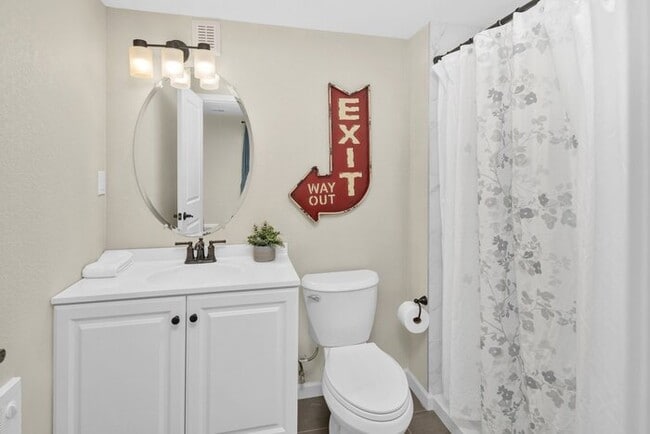 Building Photo - Off-The-Charts Incredible Collier Hill Home