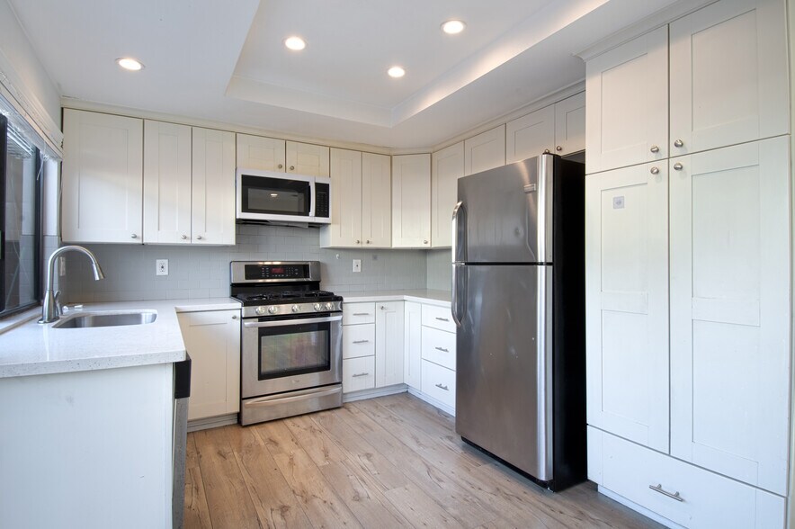 Building Photo - 2064 S June Pl