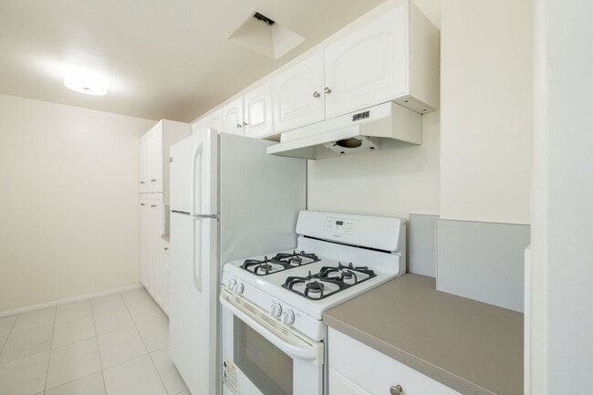 Kitchen with Gas Stove - 1150 Manhattan Ave