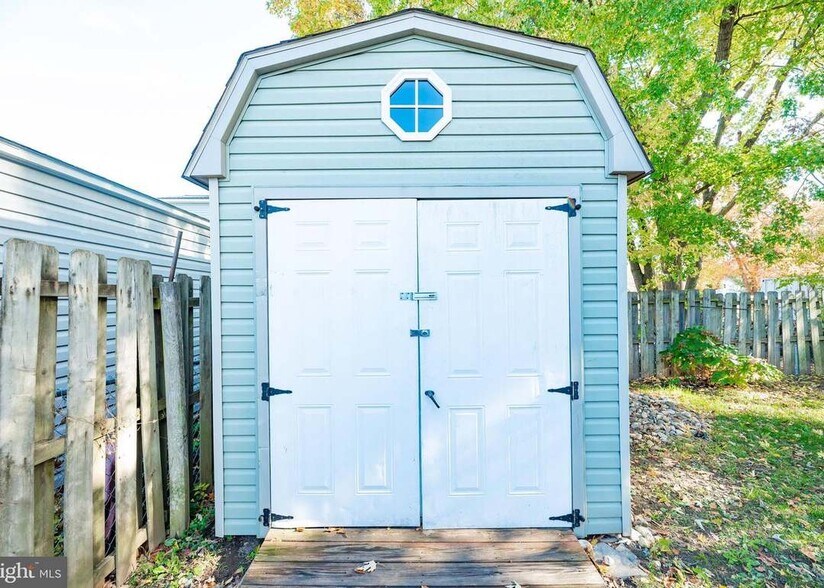 Outdoor shed - 7741 Edgewood Ave
