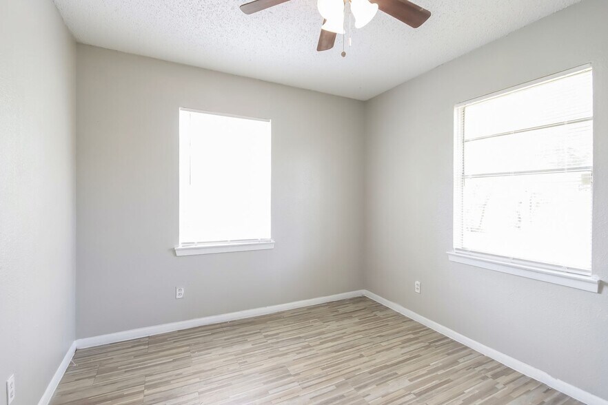 Building Photo - 11235 Lemond Dr