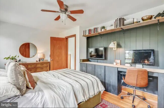 Building Photo - 1123 44th Pl SE