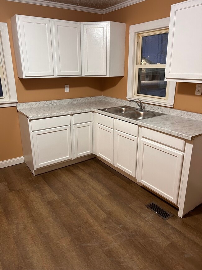 Building Photo - 7406 Short St