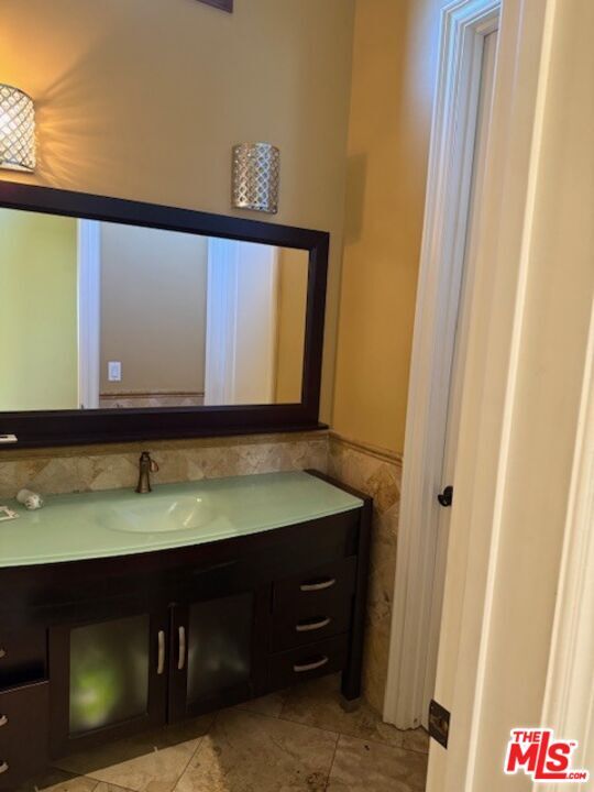 Building Photo - 1126 Yale St