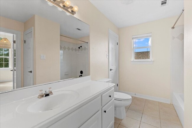 Building Photo - 4 Bedroom 3.5 Bath Heights At Stone Oak Subdivision