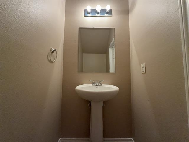 Building Photo - 704 E College St