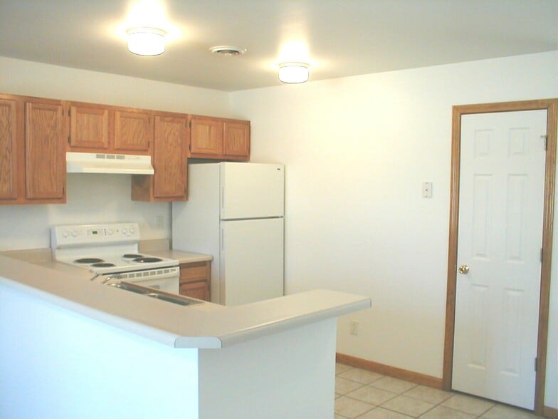 Building Photo - 921 E Grand Ave