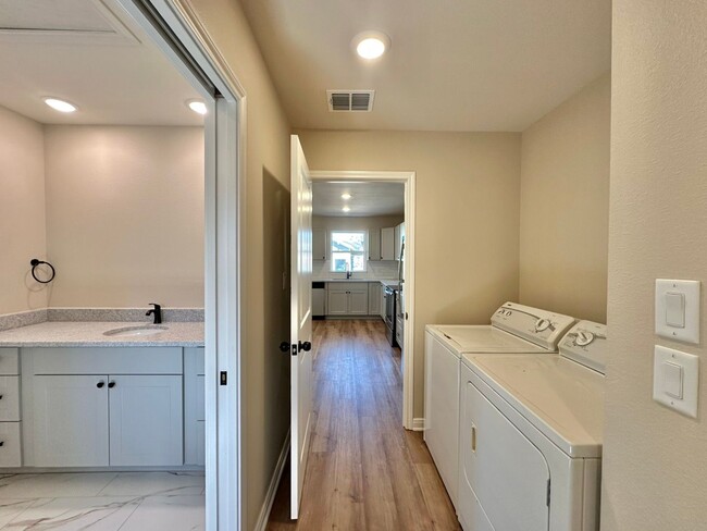 Building Photo - Available Now! Stunning 1 Bedroom 1 Bath N...