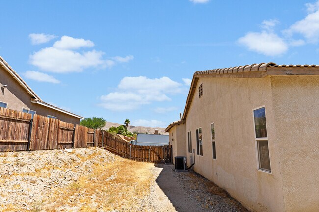 Building Photo - 13897 Mountain Top Dr