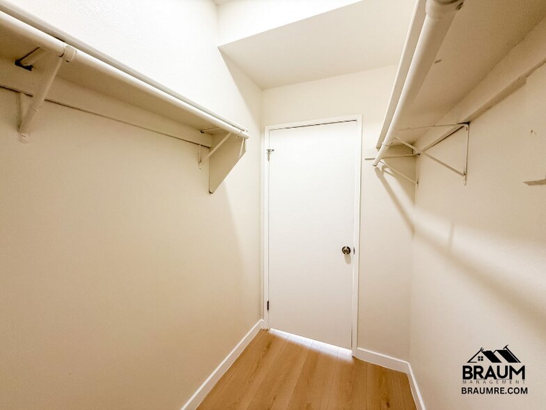 Building Photo - 11459 Collins St