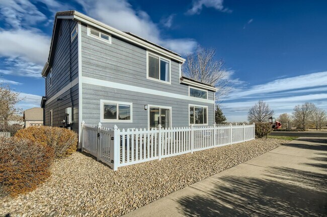 Building Photo - Lovely 3 BDR/3BA Home - 20 Minutes to Denver