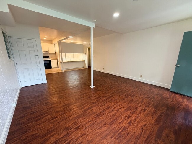 Building Photo - Spacious 2 Bedroom / 2 Bathroom Pet-Friendly Home in Moanalua Valley