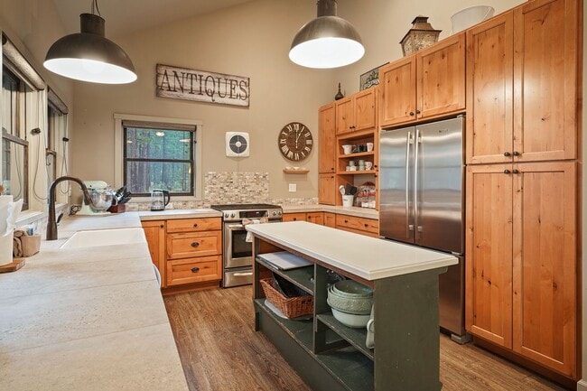 Building Photo - Unfurnished Peaceful River Retreat – Moder...