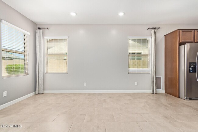 Building Photo - 9746 E Tumbleweed Ave