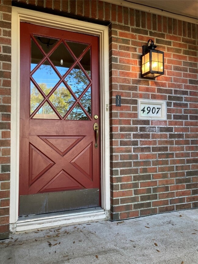 Building Photo - 4907 Elm St