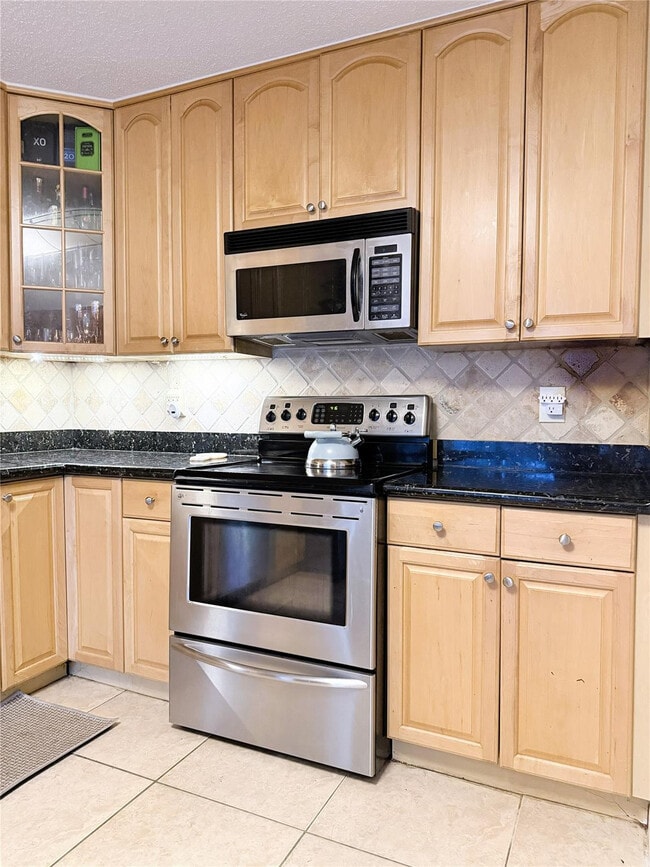 Building Photo - 6671 Via Regina