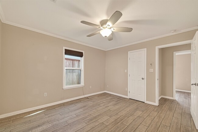 Building Photo - 5721 Sylvia Dr