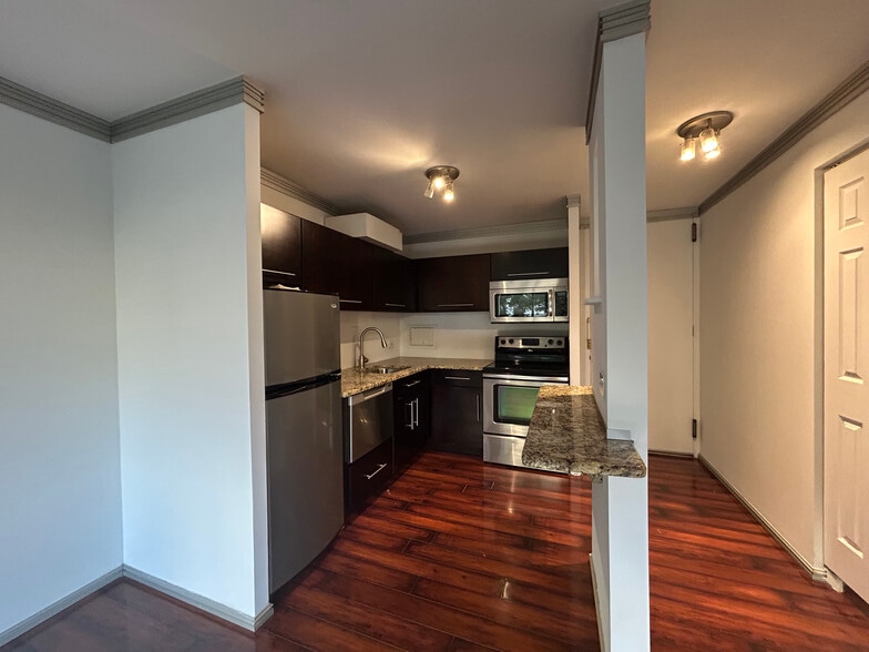 Building Photo - 1350 N Dearborn St