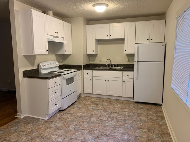 Building Photo - 562 Granite St