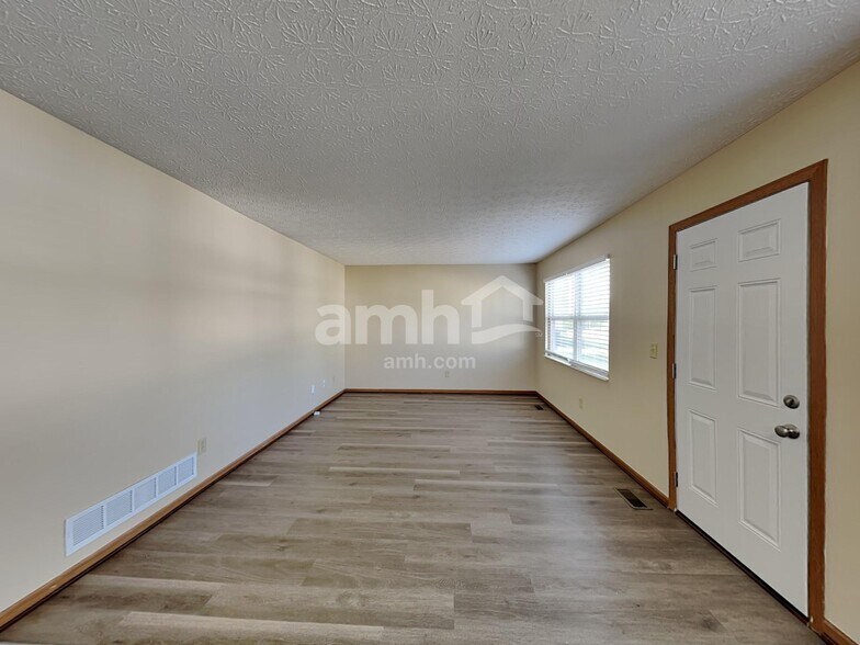 Building Photo - 8558 Rodebaugh Rd