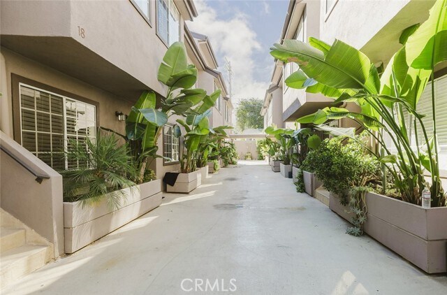 Building Photo - 1116 E Palmer Ave