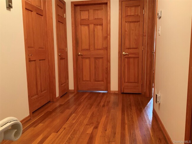 Building Photo - 20 Gildare Dr