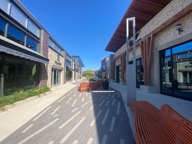 Building Photo - Cozy 2 Bedroom, 1 Bath Apartment with Balcony - Welcome Home!