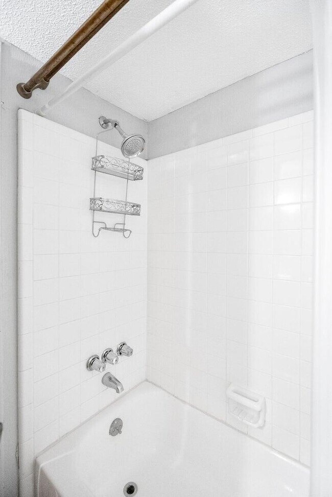 Building Photo - 323-3C7 Laurens St SW