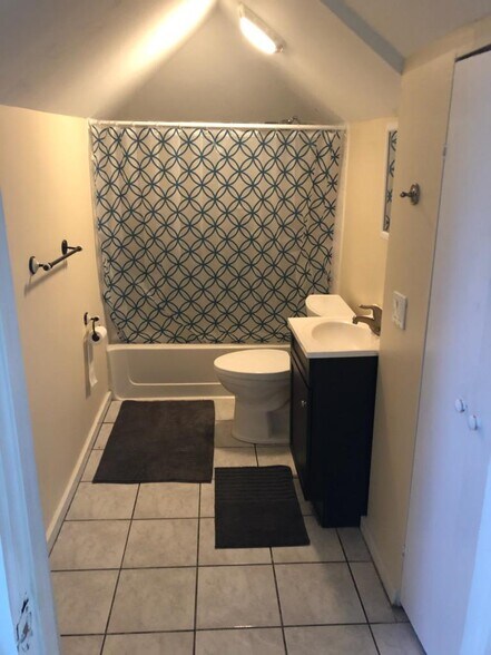 Building Photo - 92 Townsend Ave