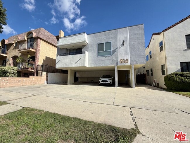 Building Photo - 812 N Alfred St