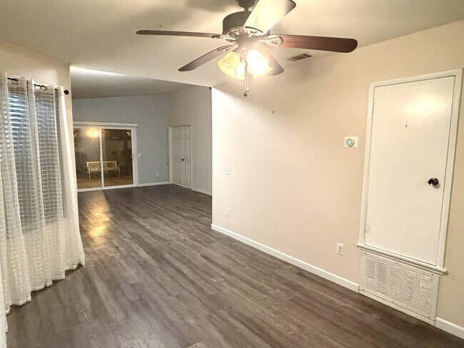 Building Photo - 28133 Vía Domador