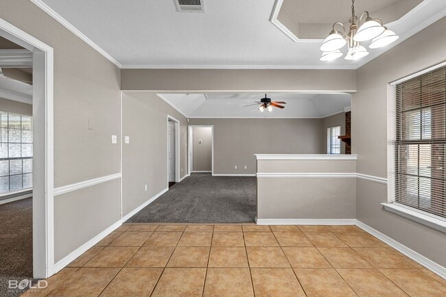 Building Photo - 2542 Spruce Dr