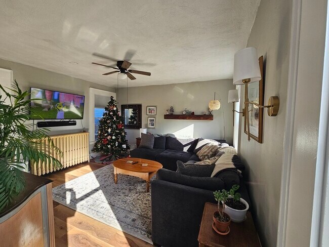 Building Photo - 32 Main St