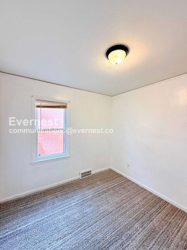 Building Photo - 10747 Roxbury St